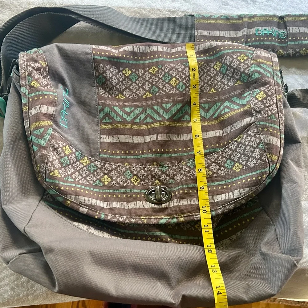 Dakine super versatile